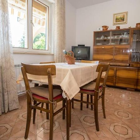 Garden View Apartment In Porec For 2 - 3 Persons Bagian luar foto