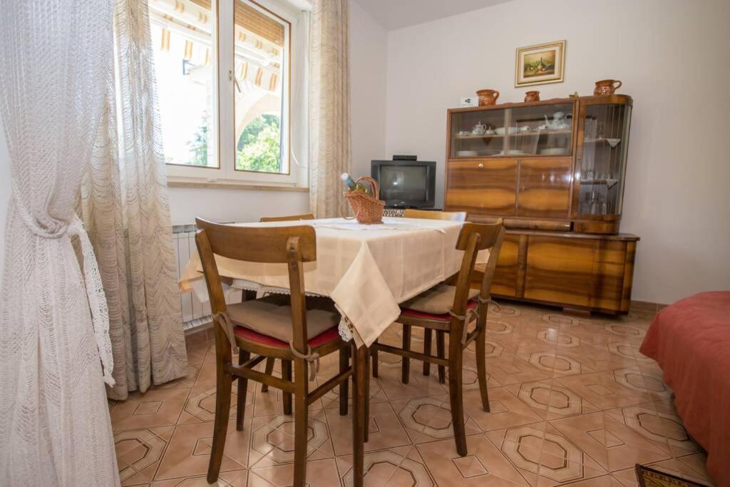 Garden View Apartment In Porec For 2 - 3 Persons Bagian luar foto