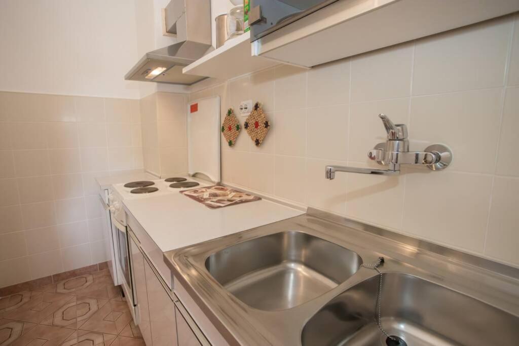 Garden View Apartment In Porec For 2 - 3 Persons Bagian luar foto