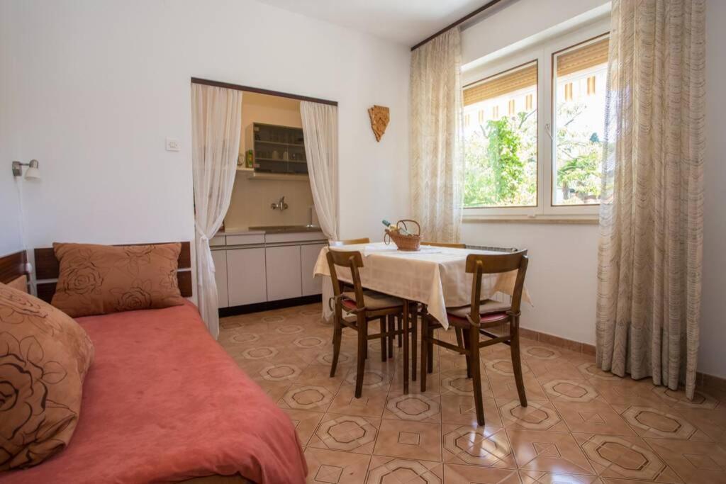 Garden View Apartment In Porec For 2 - 3 Persons Bagian luar foto